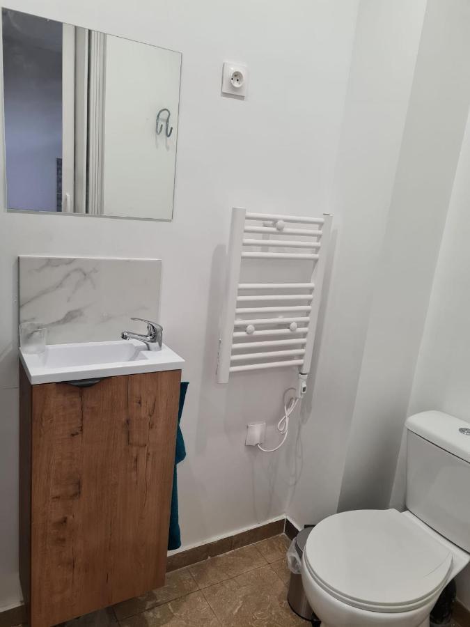 Studio Independant Et Bien Equipe Avec Veranda Commune Neuilly-sur-Marne Esterno foto