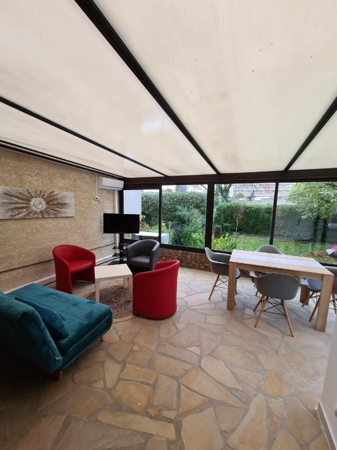 Appartamento Studio Independant Et Bien Equipe Avec Veranda Commune Neuilly-sur-Marne Esterno foto